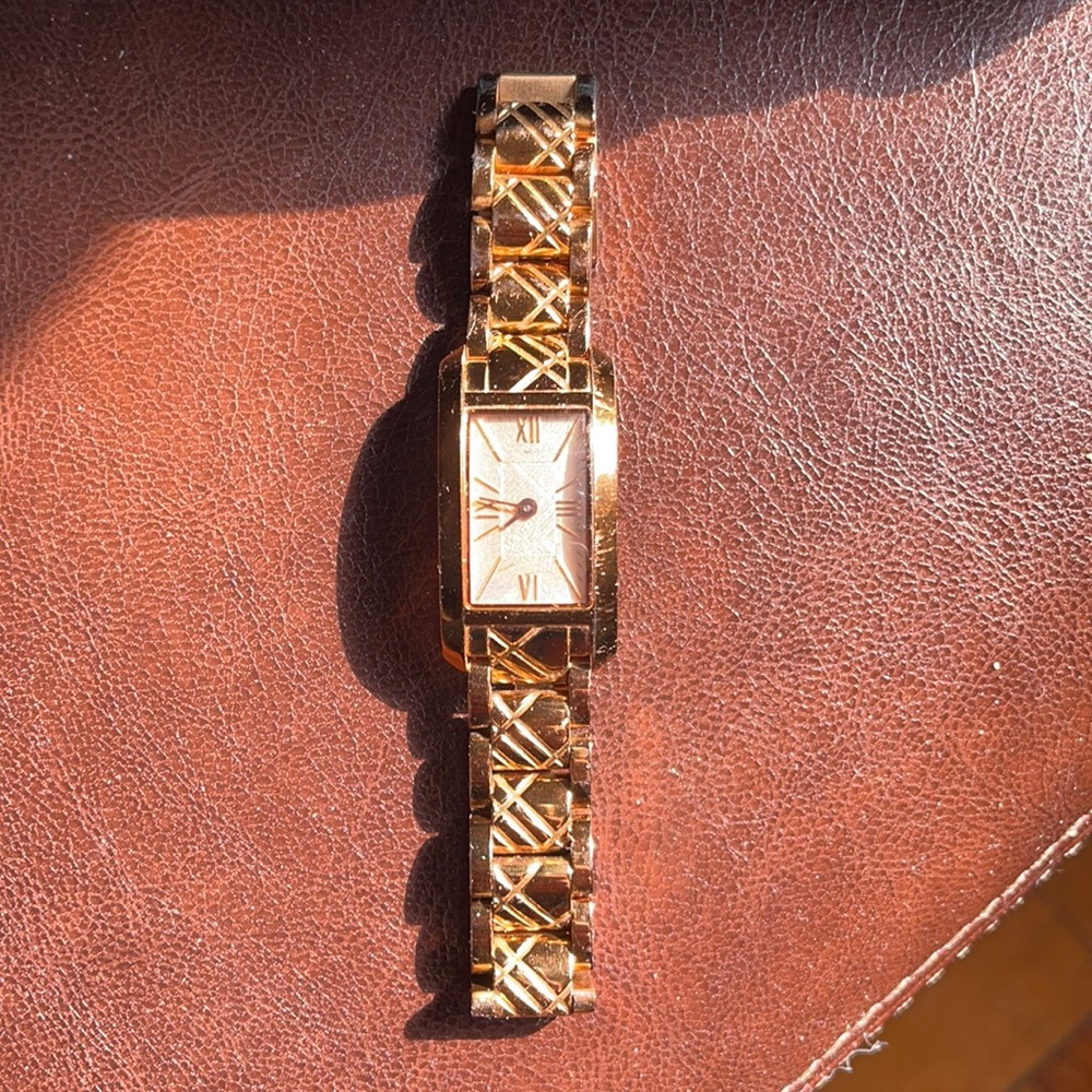 Burberry watch rose gold